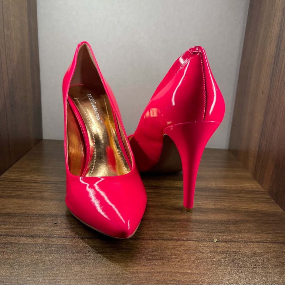 NWT: BCBG neon pink womens pumps heels, Size 9.5